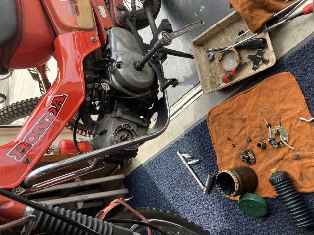 コンタクトブレーカーは磨いて何とか使用できそうです。