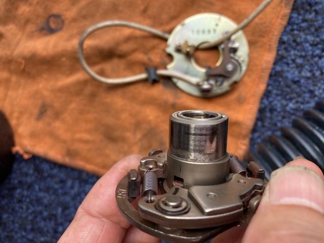 コンタクトブレーカー接触部は軽く極圧グリス塗布します。