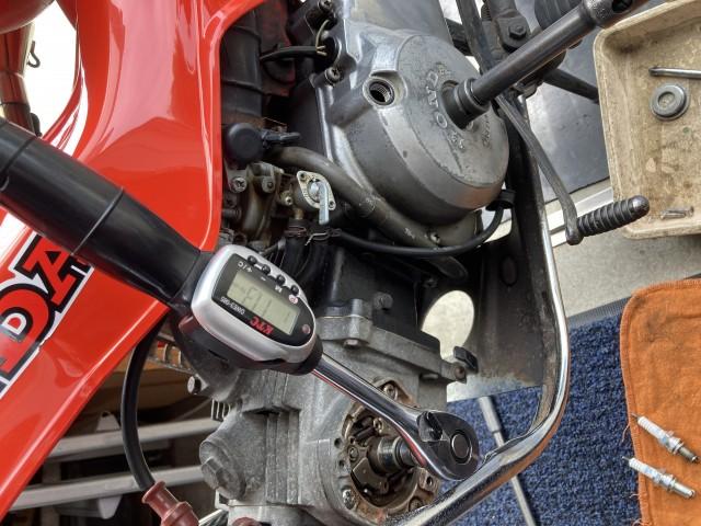 コンタクトブレーカー部はM6ボルトで装着されていますがトルクレンチで締め付けを確認。