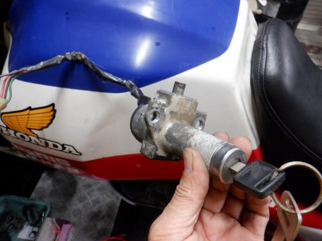 ハンドルロックも作動確認です。
