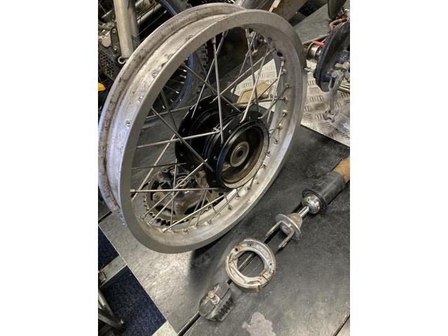 Rホイルスポークセット交換しました。