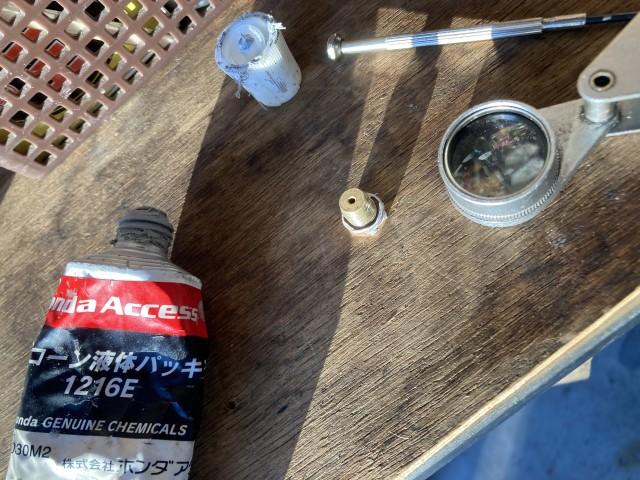 ホンダ純正液体PKを使用して座面密着性を確保します。
