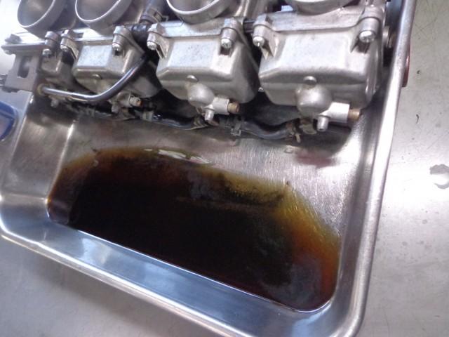 中と外の汚れがたっぷりと・・・。