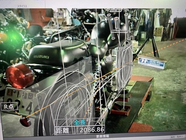 当社独自の3次元測定器にてフレームなどに曲がり、歪みなどが無いかチェックしていきます。