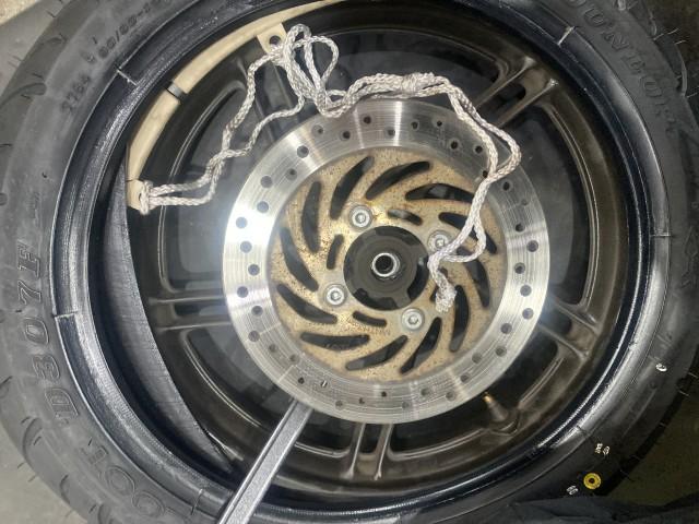 タイヤお交換途中の画像です