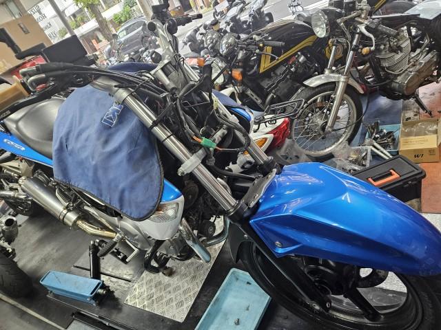 GSR250に丸目ヘッドライト【福岡市城南区】（バイクショップＳｔｒａｔｅｇｙ福岡本店の作業実績  2024/10/26）｜バイクの整備・メンテナンス・修理なら【グーバイク】