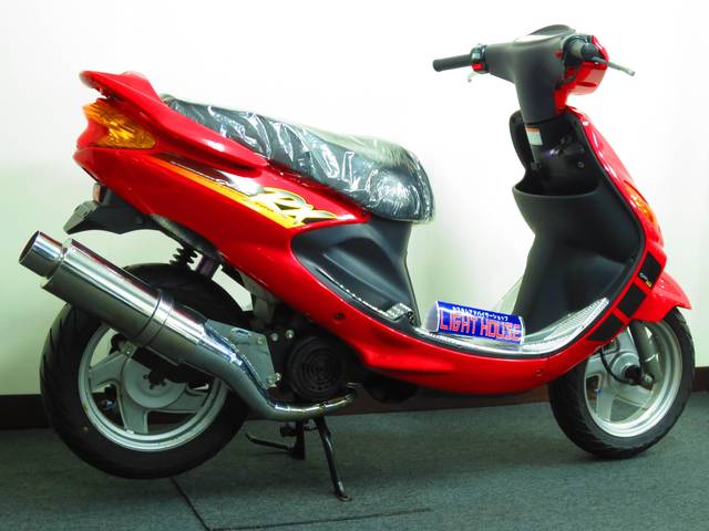 グランドアクシスの台湾仕様 RX100用のレッドストロボ外装を装着しております グランドアクシスの台湾仕様 RX100用のレッドストロボ外装を装着しております