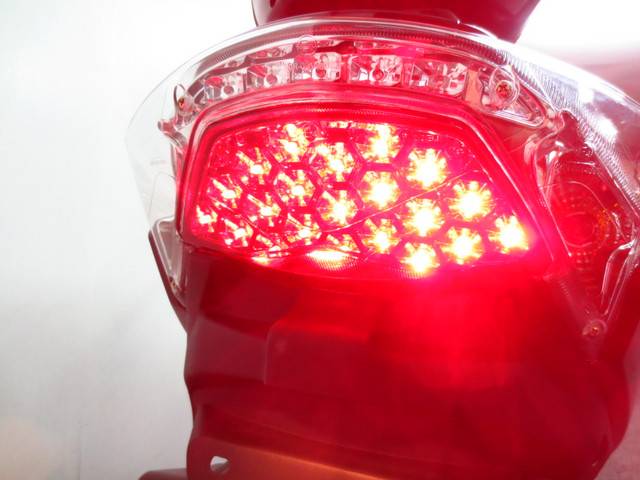 ●ハイマウントストップランプ付のLEDテールランプ● ●ハイマウントストップランプ付のLEDテールランプ●