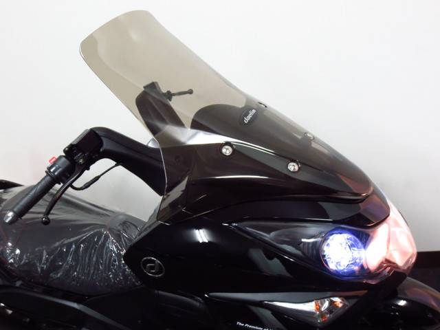 ●250ccモデルは大型スクリーンも標準装備しております● ●250ccモデルは大型スクリーンも標準装備しております●