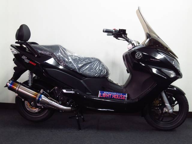 新設計の水冷 4サイクル4バルブ 250ccエンジンを搭載 新設計の水冷 4サイクル4バルブ 250ccエンジンを搭載