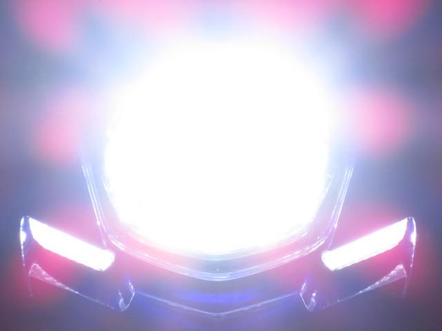 別途有料オプションにて LEDヘッドライトも有ります 別途有料オプションにて LEDヘッドライトも有ります