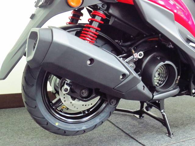 ● リヤディスクブレーキ ◇ 200mm径のディスクと キャリパーを新たに採用しました ● リヤディスクブレーキ ◇ 200mm径のディスクと キャリパーを新たに採用しました