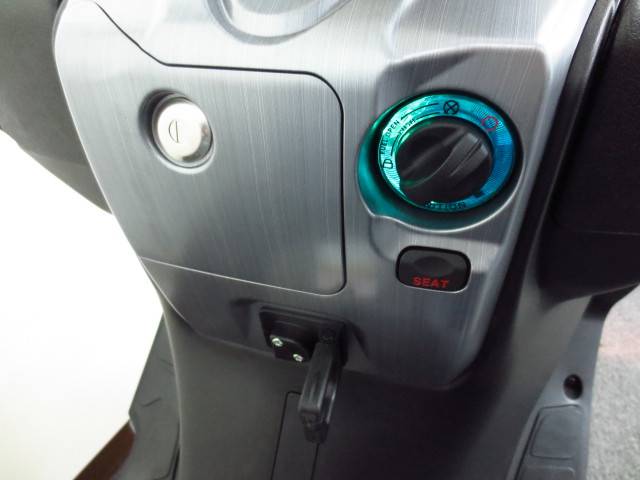 ●新型フォルツアより10万円も安い価格ながら 豪華なスマートキーを採用しています● ●新型フォルツアより10万円も安い価格ながら 豪華なスマートキーを採用しています●