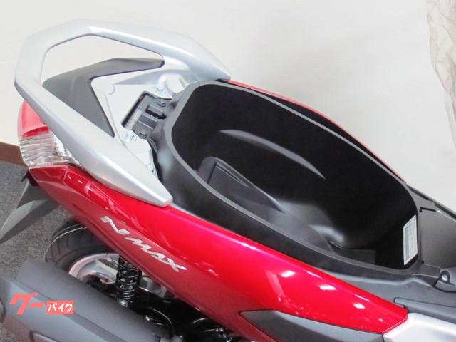 ◇PCXよりも太い 130/70−13インチ アルミホイールを採用 ◇ ◇PCXよりも太い 130/70−13インチ アルミホイールを採用 ◇