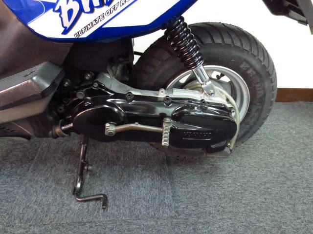 ● 規制前のフルパワー2サイクル 100ccエンジンを登載 ● キックペダル付です ● ● 規制前のフルパワー2サイクル 100ccエンジンを登載 ● キックペダル付です ●