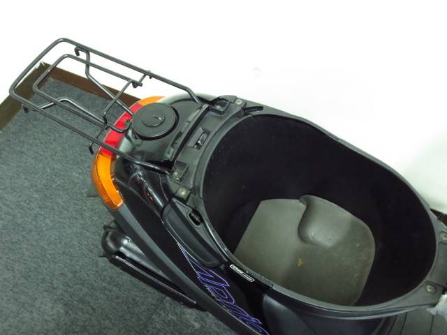 ●フルフェイスヘルメットが入るメットイン● ●フルフェイスヘルメットが入るメットイン●