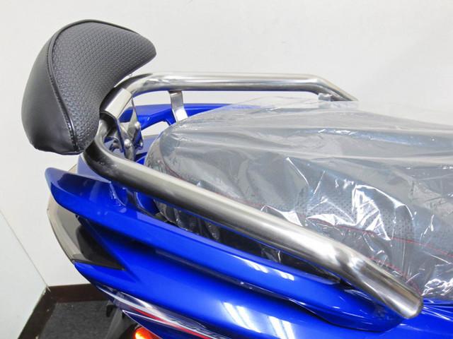 人気のオプションパーツであるバックレスト付の極太タンデムバーはサビにも強いステンレス製です 人気のオプションパーツであるバックレスト付の極太タンデムバーはサビにも強いステンレス製です