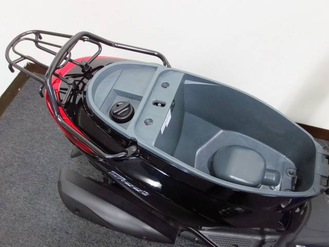 ●22リットルのヘルメットボックス完備でフルフェイスヘルメットが入ります● ●22リットルのヘルメットボックス完備でフルフェイスヘルメットが入ります●