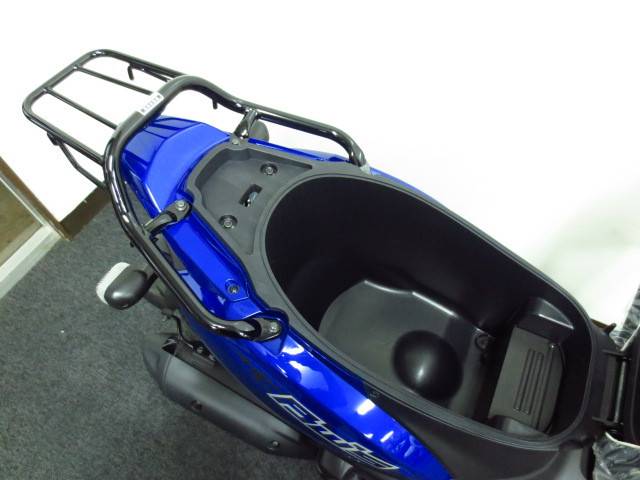●23リットルのヘルメットボックス完備でフルフェイスヘルメットが入ります● ●23リットルのヘルメットボックス完備でフルフェイスヘルメットが入ります●