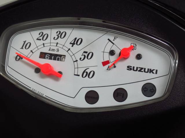 ●シンプルで見やすいスピードメーター●燃料計付● ●シンプルで見やすいスピードメーター●燃料計付●