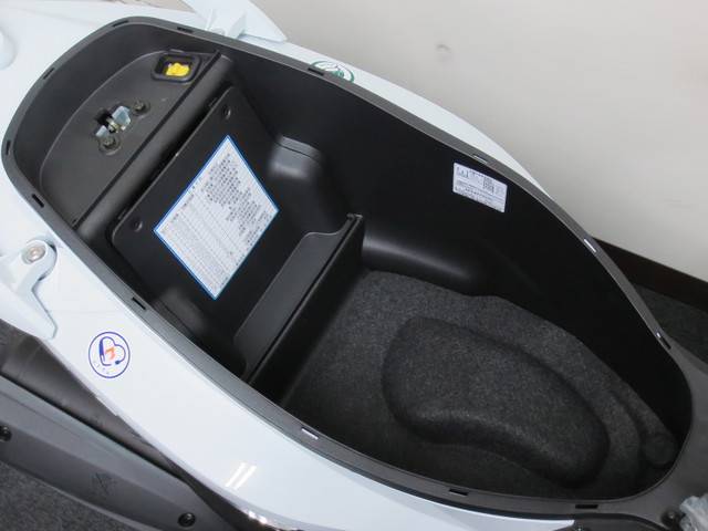 ●盗難抑止スイッチを装備したメットイン● ●盗難抑止スイッチを装備したメットイン●