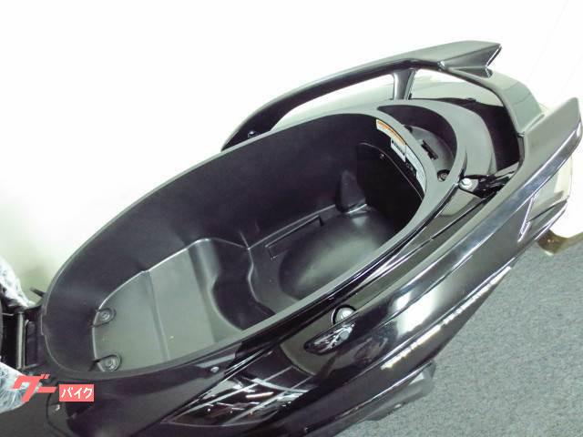 ●余裕の収納力、●約29リットルのメットイン● ●余裕の収納力、●約29リットルのメットイン●