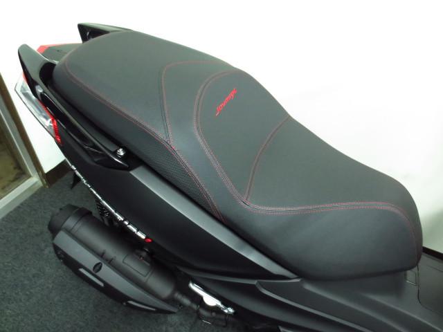SPORT専用のスポーツタイプのシートを装備 SPORT専用のスポーツタイプのシートを装備