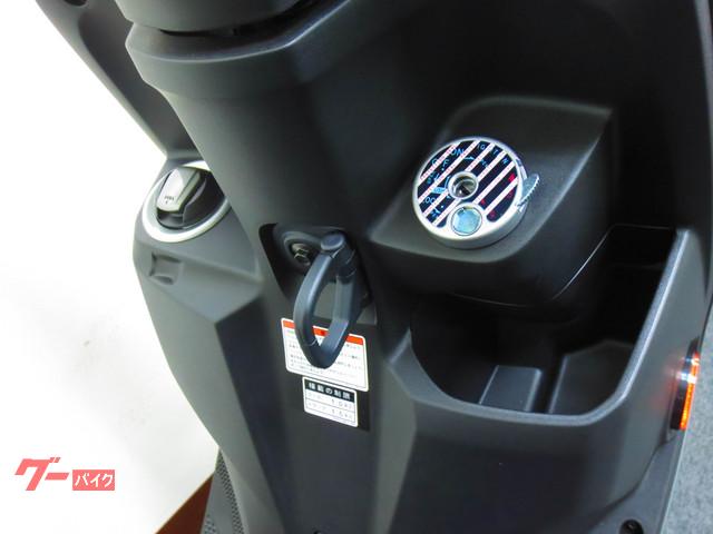 ●コンビニフックを装備した インナーポケット●キーシャッター付● ●コンビニフックを装備した インナーポケット●キーシャッター付●