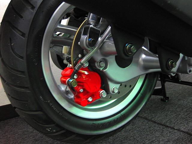 ●リヤブレーキもディスクブレーキを採用しております● ●リヤブレーキもディスクブレーキを採用しております●