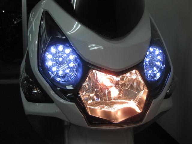 ●タイガーアイと呼ばれる LEDリング式のポジションランプ● ●タイガーアイと呼ばれる LEDリング式のポジションランプ●