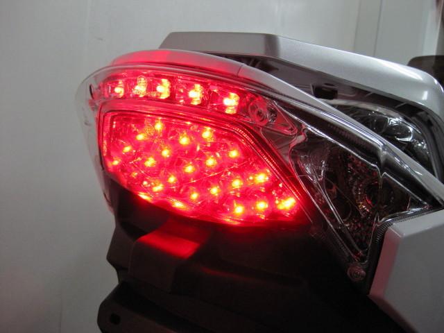 ●後方からの視認性に優れた、LED式のテールランプ ●後方からの視認性に優れた、LED式のテールランプ