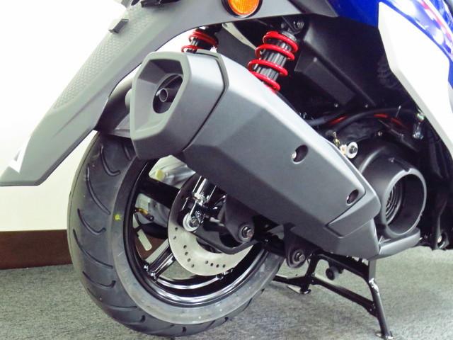 ●200ミリ径のリヤディスクブレーキを採用● ●200ミリ径のリヤディスクブレーキを採用●