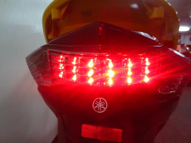 ● 後方からの視認性に優れたLED式のテールランプ ● ● 後方からの視認性に優れたLED式のテールランプ ●