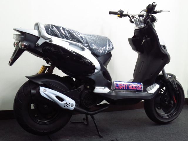 ● 貴重な フルパワー2サイクル110ccエンジンを搭載● ● 貴重な フルパワー2サイクル110ccエンジンを搭載●