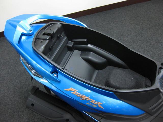 ● 長い荷物が入る ダブルメットイン ● ● 長い荷物が入る ダブルメットイン ●