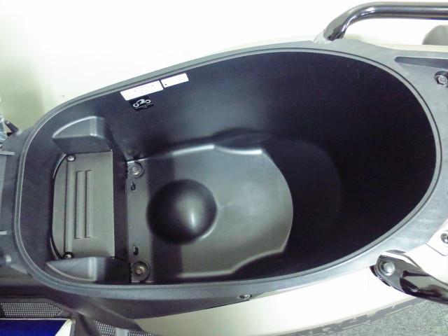 ●23リットルのヘルメットボックス完備でフルフェイスヘルメットが入ります● ●23リットルのヘルメットボックス完備でフルフェイスヘルメットが入ります●