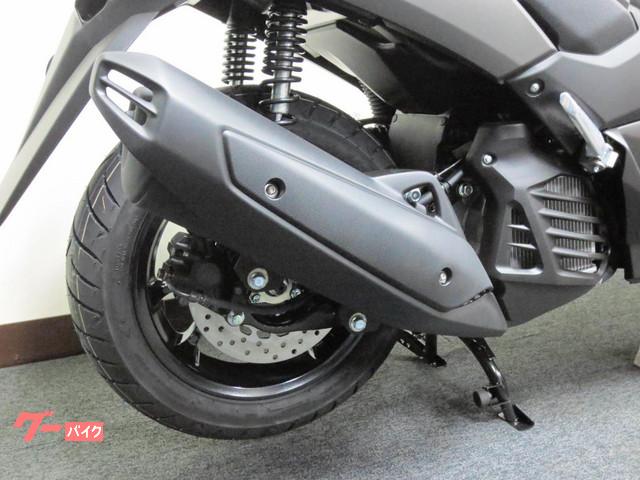 ◇PCXよりも太い 130/70−13インチ アルミホイールを採用 ◇ ◇PCXよりも太い 130/70−13インチ アルミホイールを採用 ◇