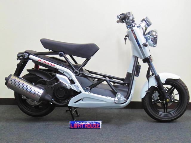 ●オイルクーラー付の油冷4サイクル4バルブ125ccエンジンを搭載● ●オイルクーラー付の油冷4サイクル4バルブ125ccエンジンを搭載●