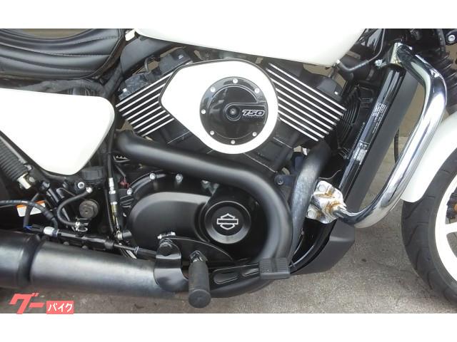 750cc水冷エンジンで軽快な走り 750cc水冷エンジンで軽快な走り