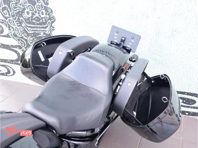 ライダーの姿勢をしっかりキープしてくれる、ディープソロシート ライダーの姿勢をしっかりキープしてくれる、ディープソロシート
