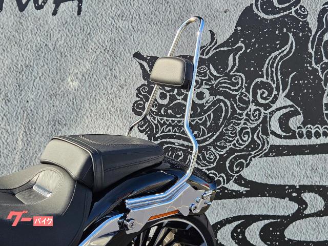 パッド付のデタッチャブルシーシーバー。ワンタッチで取り外し可能です。 パッド付のデタッチャブルシーシーバー。ワンタッチで取り外し可能です。