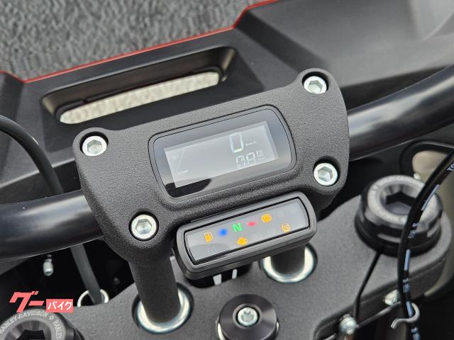 標準装備のデジタルメーター