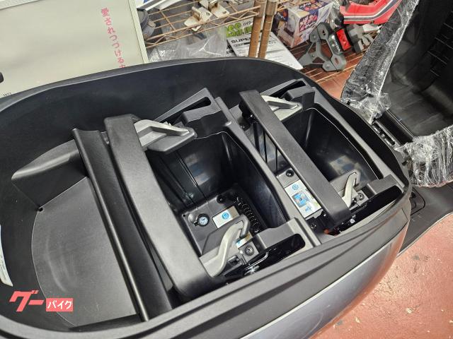 シート下にグローブや雨具などを収納可能なラゲッジボックス シート下にグローブや雨具などを収納可能なラゲッジボックス