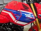 Ｈｏｎｄａのモータースポーツで使われているトリコロールをイメージさせるゲイエティーレッドを採用