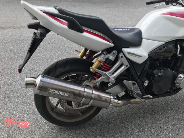 モリワキフルエキゾーストマフラー付いてます。 モリワキフルエキゾーストマフラー付いてます。