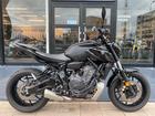 コンパクトな車体とクイックなハンドリングで、フレンドリーな1台。大型初心者にもおススメ!