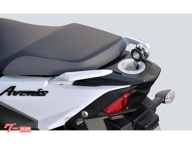 シートを開けることなく給油できる後方設置の給油口