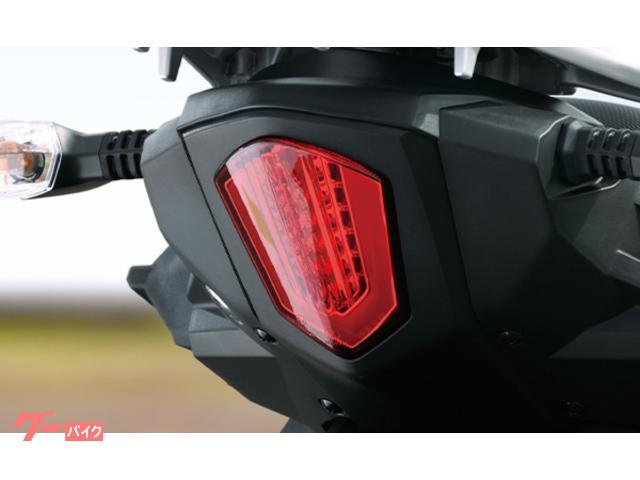 リヤのテールランプには、面発光ＬＥＤを採用
