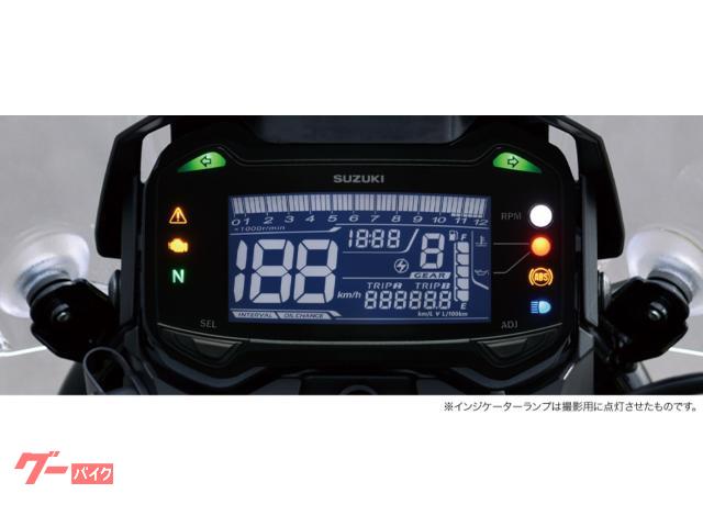 ル液晶ディスプレイを用いた軽量なインストルメントパネル