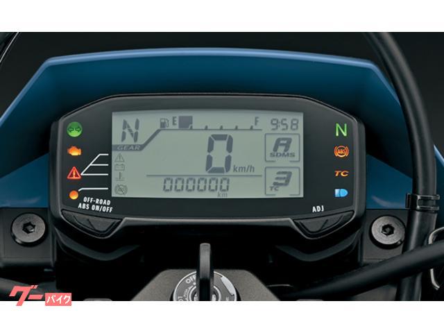 軽量・コンパクトな新設計の液晶インストルメントパネル